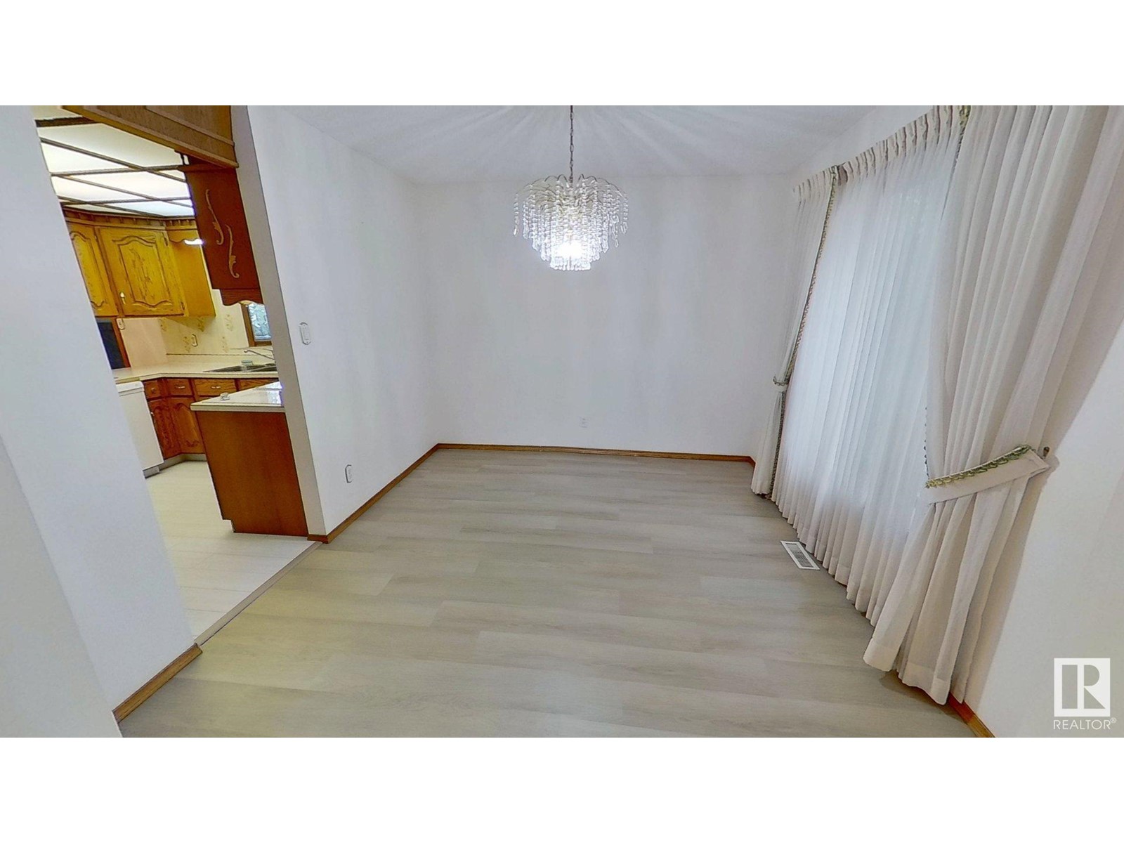 10411 21 AV NW