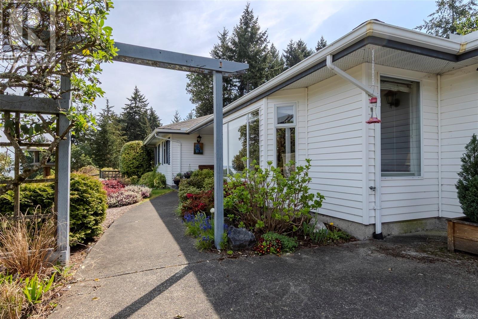 664 Springbank Pl