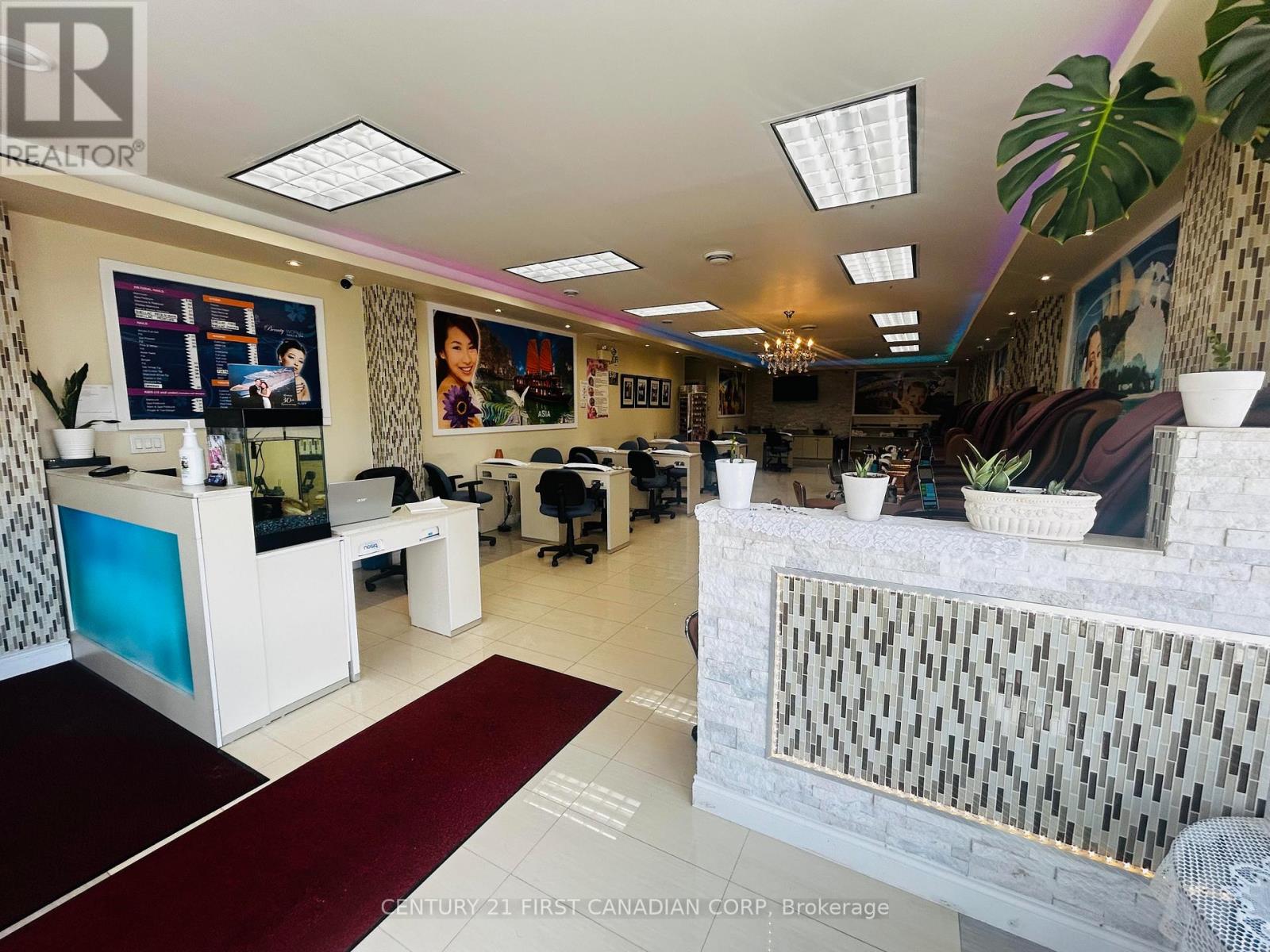 2 - 1379 DUNDAS STREET