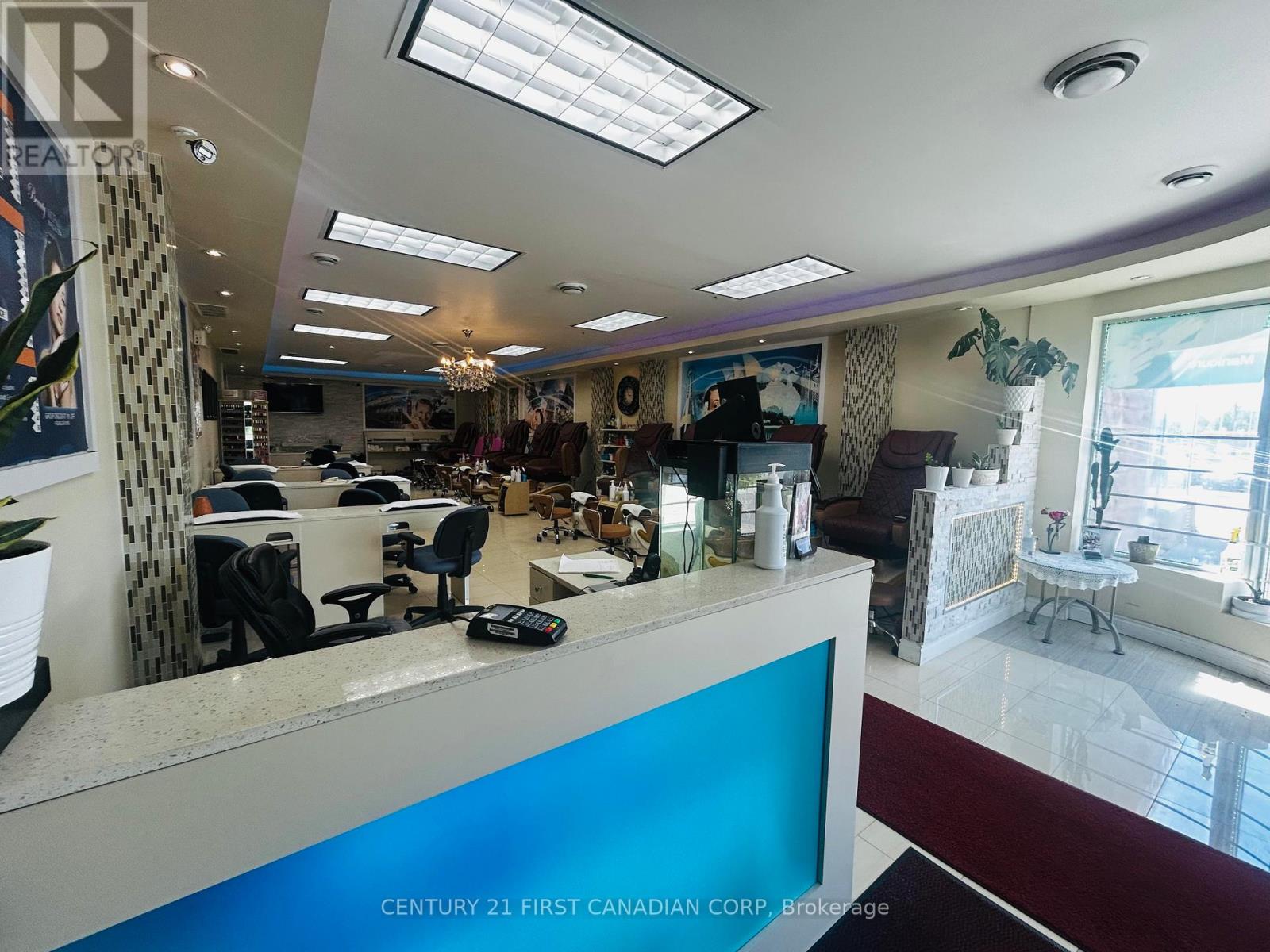 2 - 1379 DUNDAS STREET
