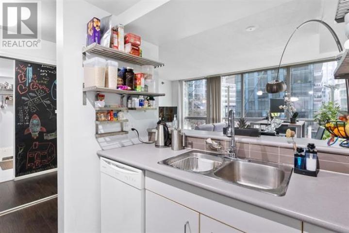 203 588 BROUGHTON STREET