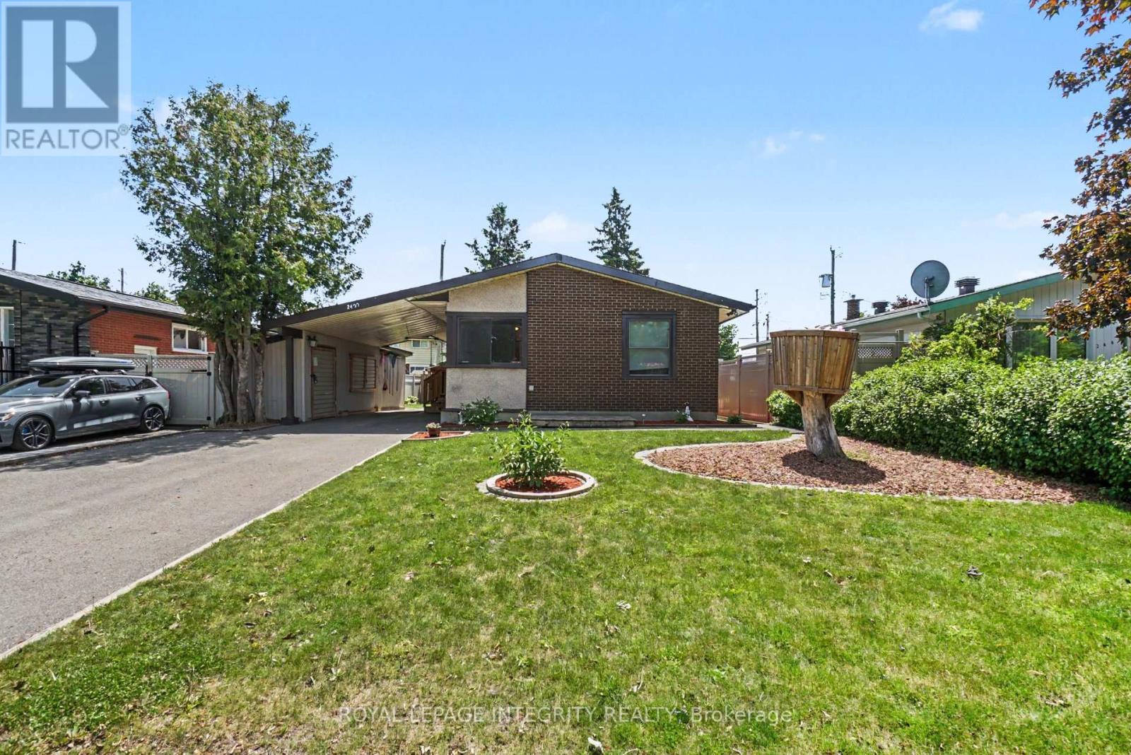 Photo 1 of 36 — 2450 MAGNUS AVENUE, Ottawa, ON K1G1J8