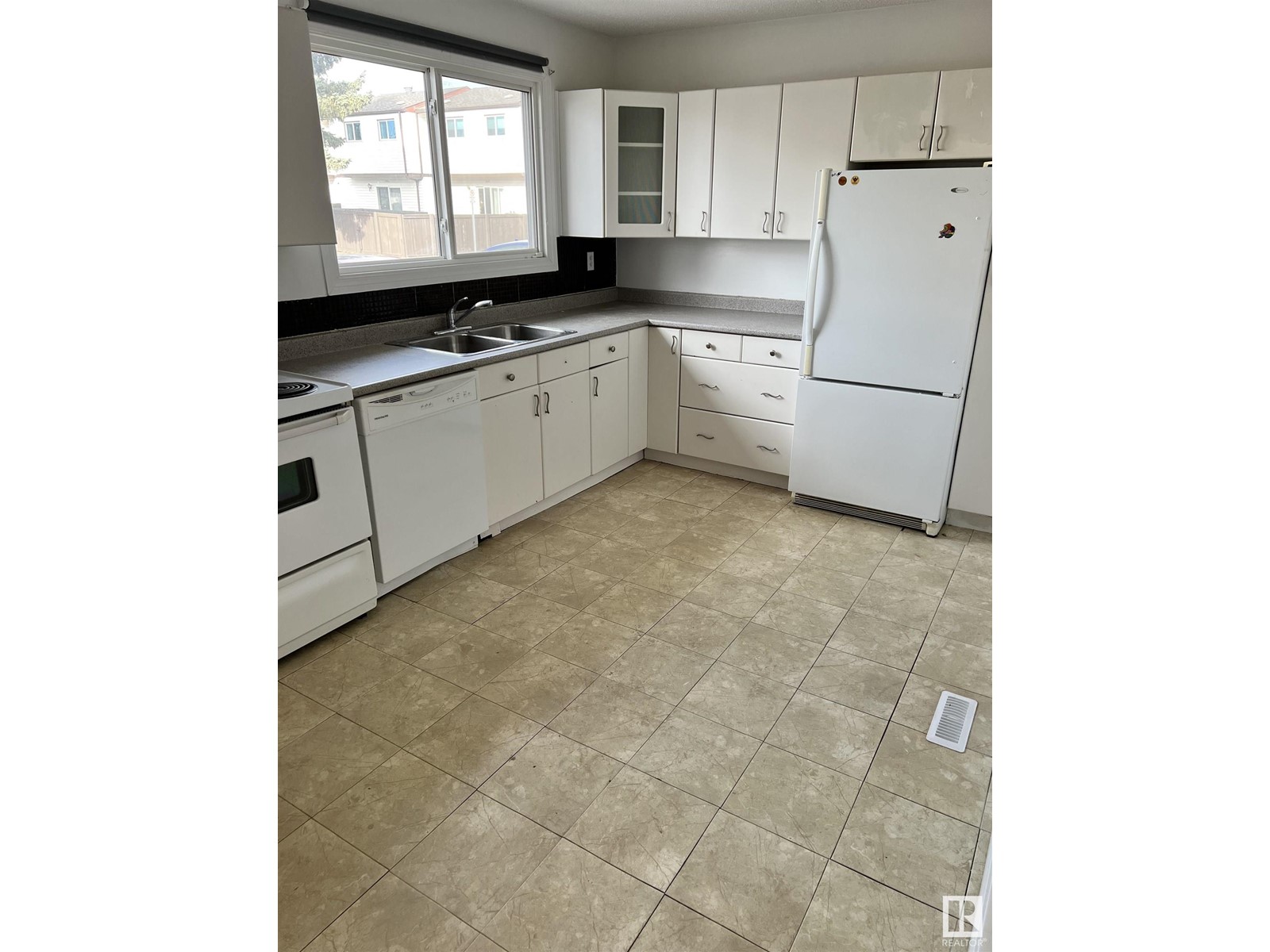 715 CLAREVIEW RD NW