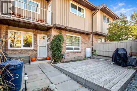 2, 1055 72 Avenue NW Calgary AB T2K5S4