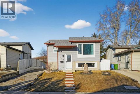 128 Bernard Close NW Calgary AB T3K2H3