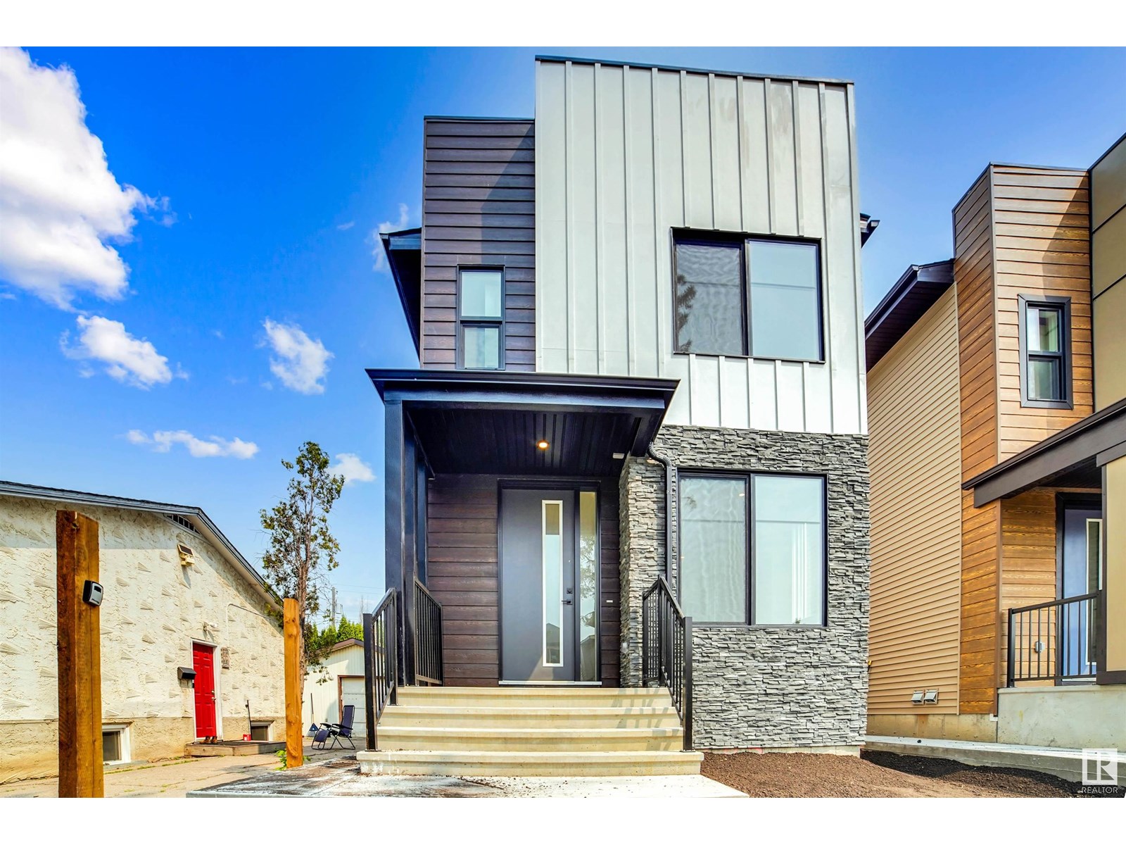 9813 155 ST NW