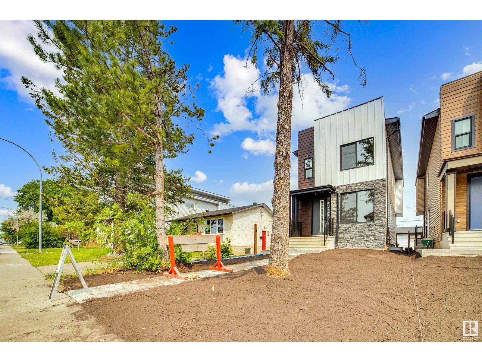 9813 155 ST NW