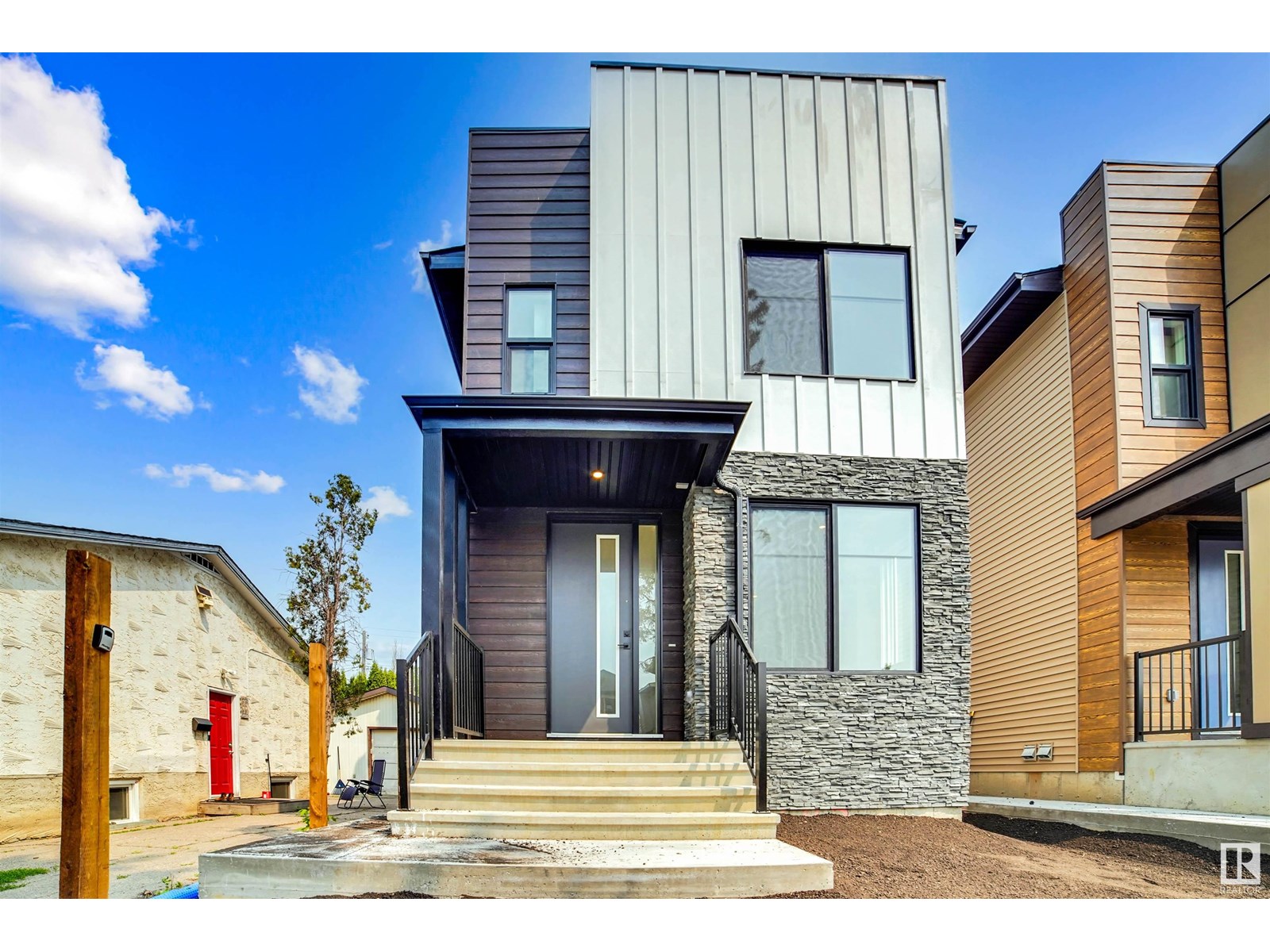 9813 155 ST NW