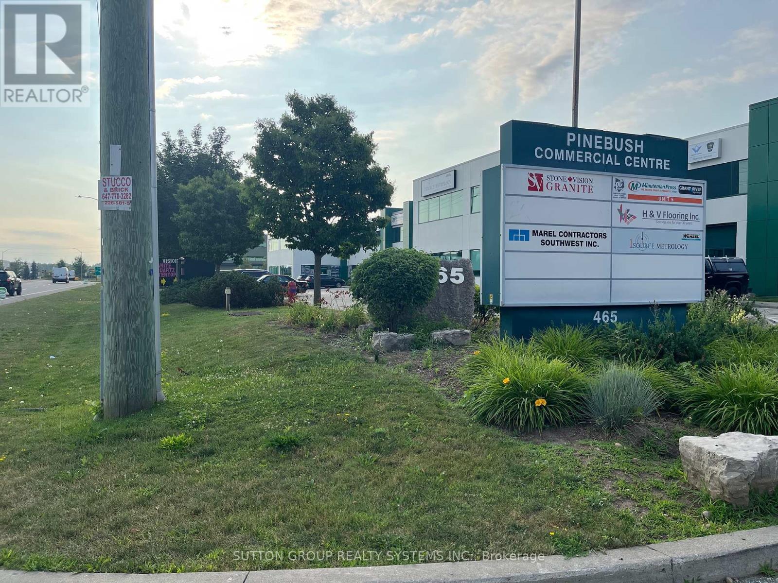 4 - 465 PINEBUSH ROAD S