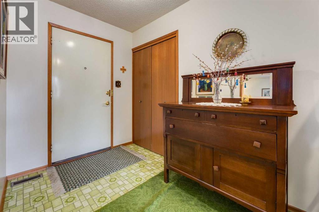 68 Silver Ridge Court NW