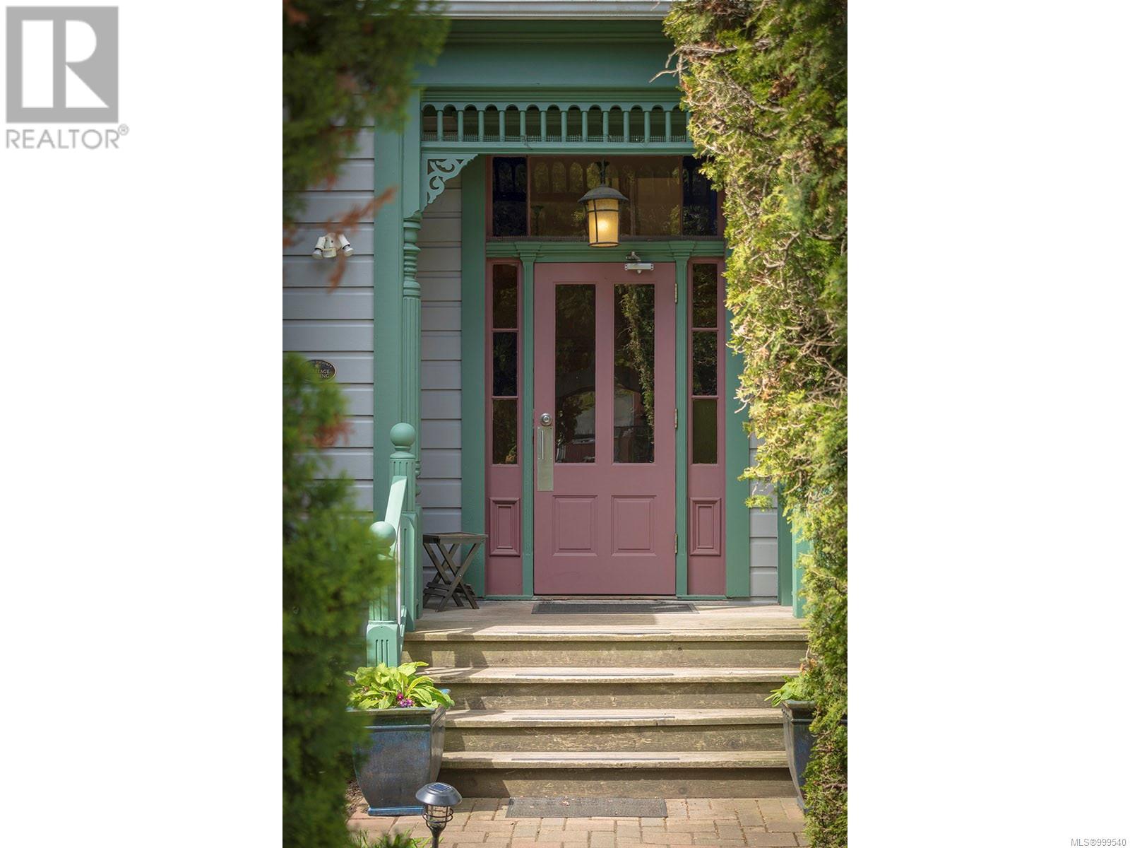 332 Catherine St