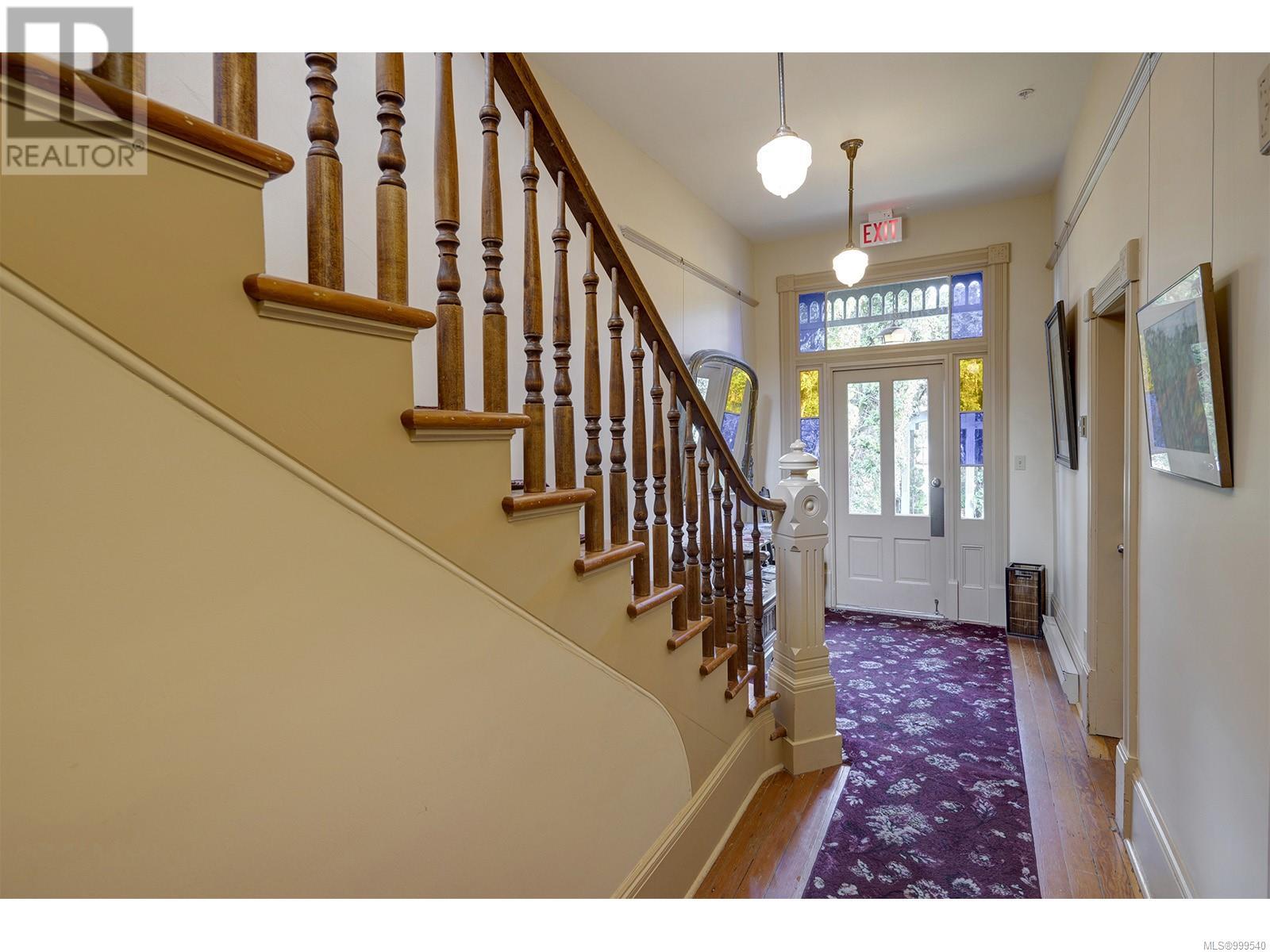 332 Catherine St