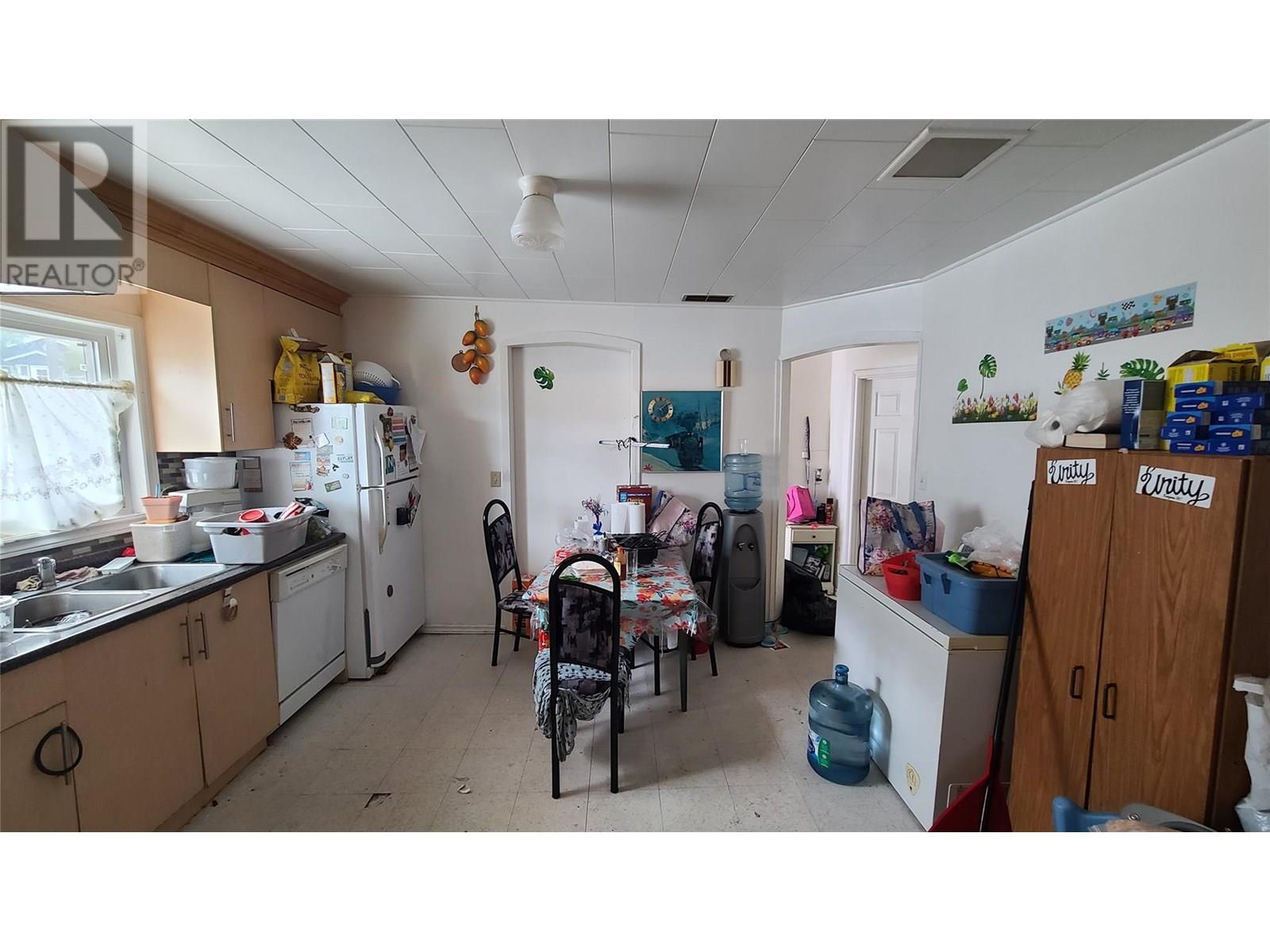 6348 Kootenay Street Street