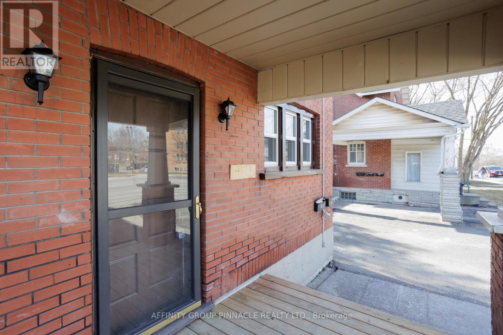 649 CHARLOTTE STREET