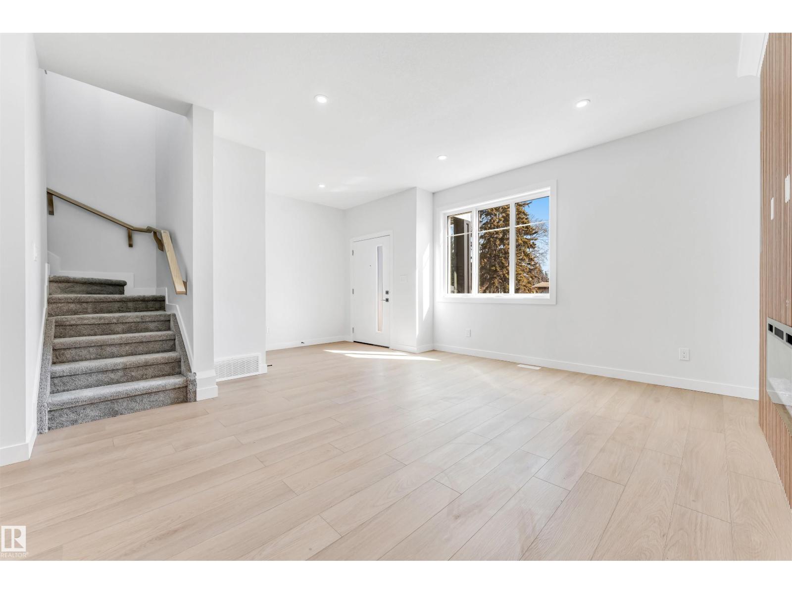 10964 157 ST NW