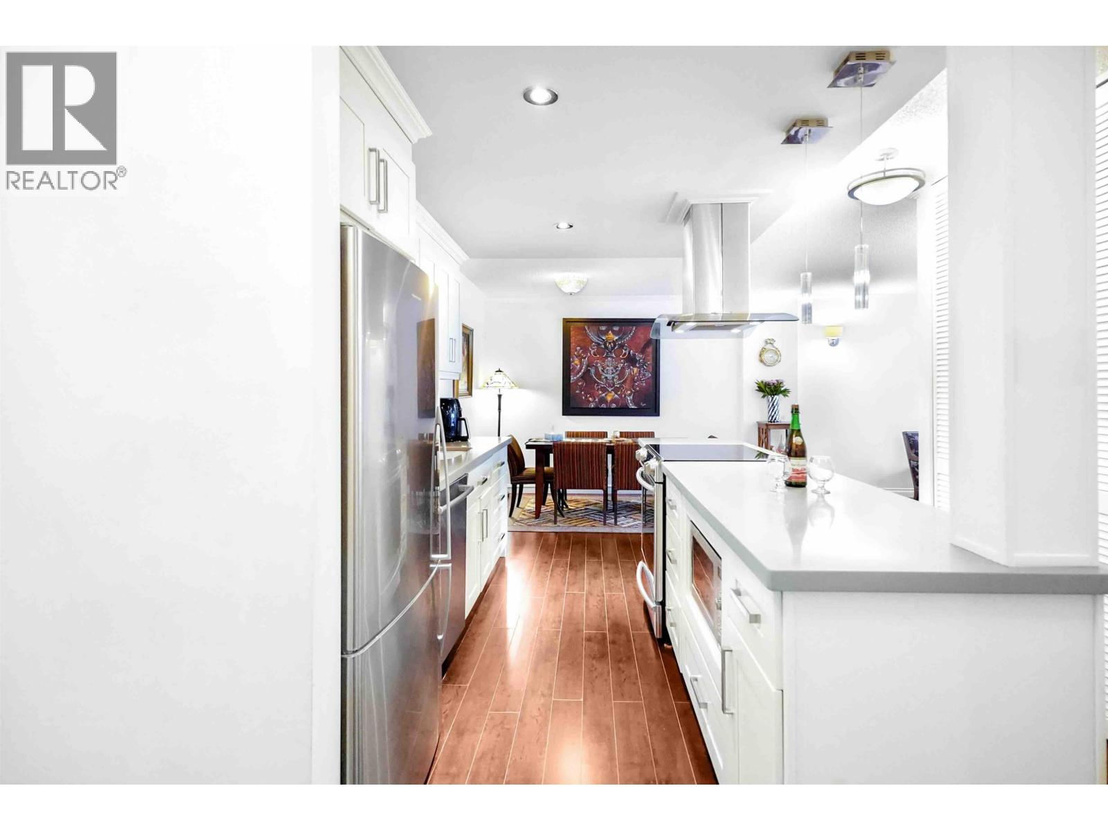 306 2020 FULLERTON AVENUE