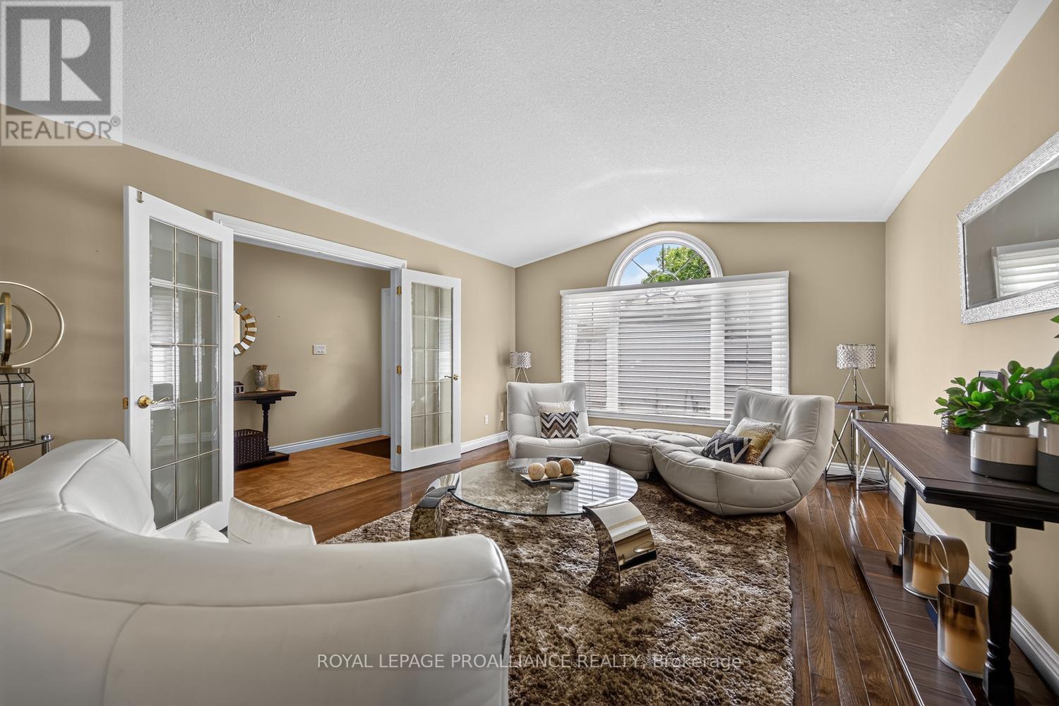 1099 BRIDLEWOOD DRIVE