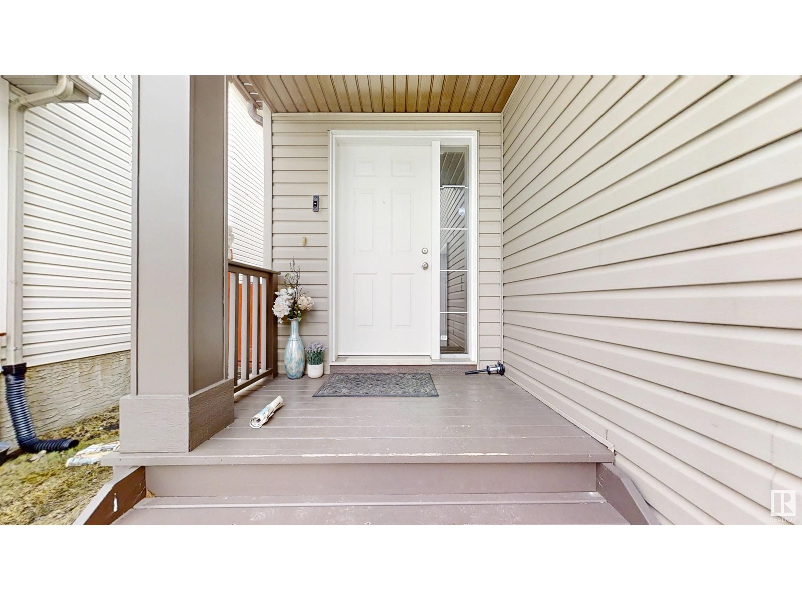 3363 25 AV NW