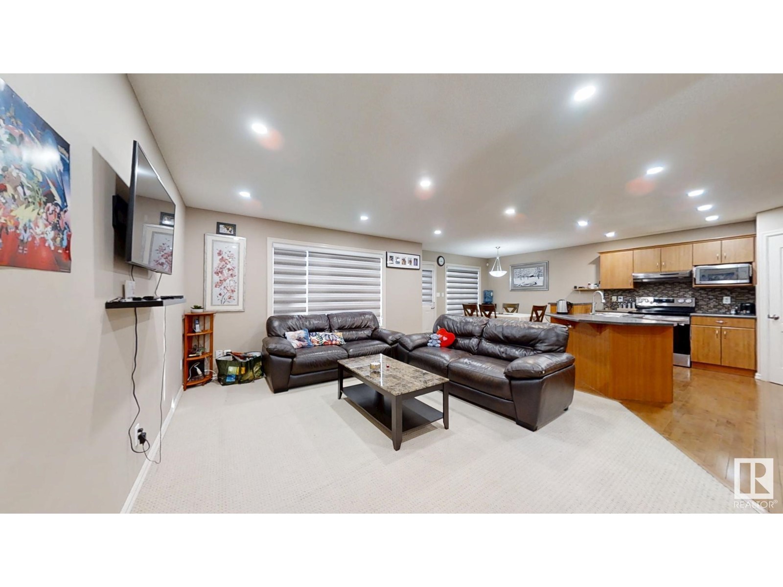 3363 25 AV NW