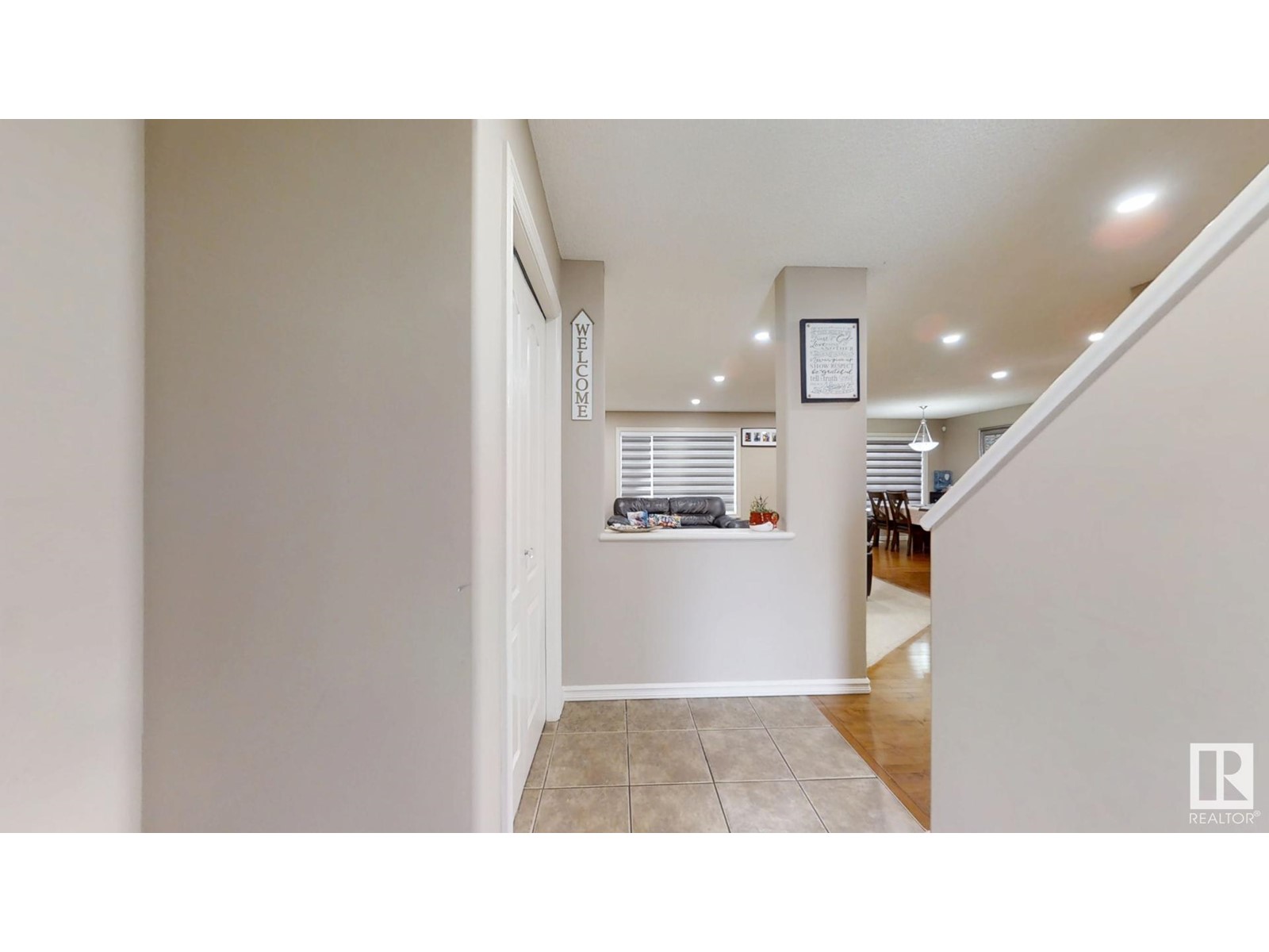 3363 25 AV NW
