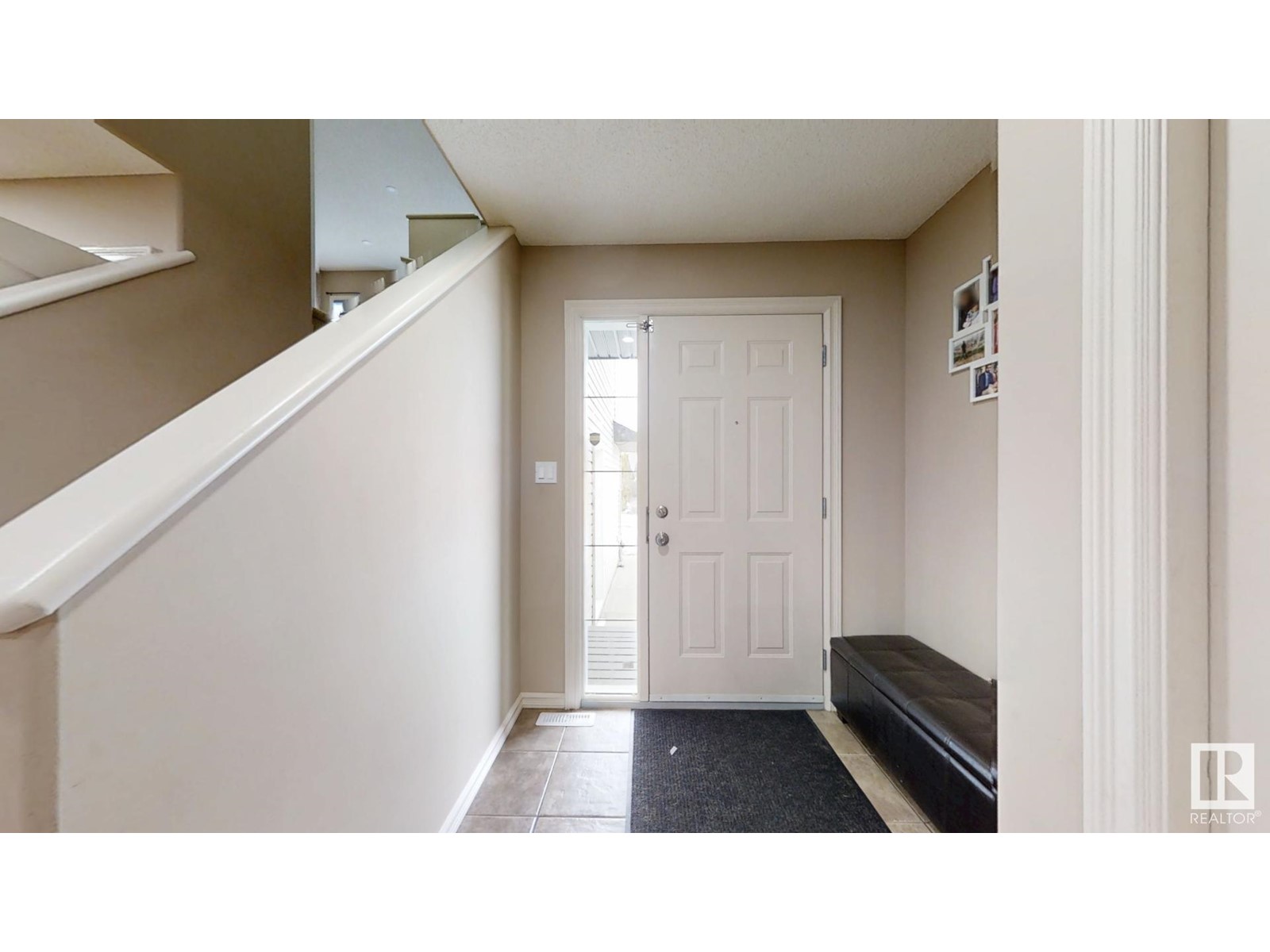 3363 25 AV NW