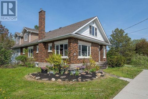 61 FRANCIS STREET E Kawartha Lakes (Fenelon Falls) ON K0M1N0
