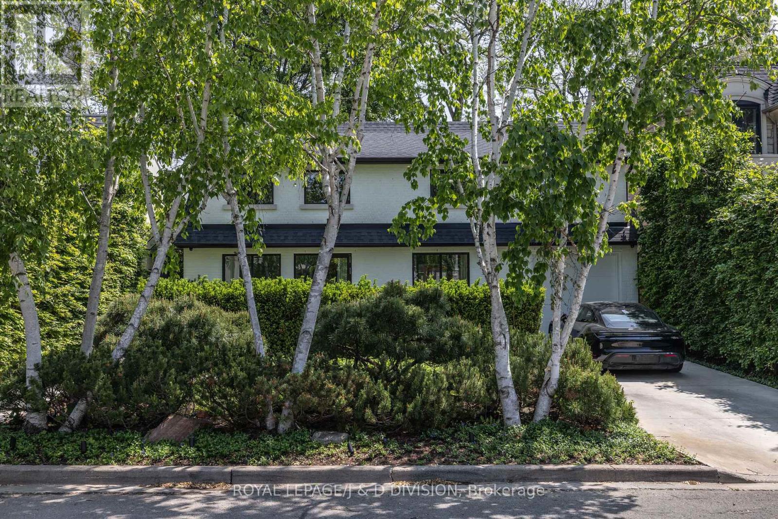 43 DOUGLAS CRESCENT