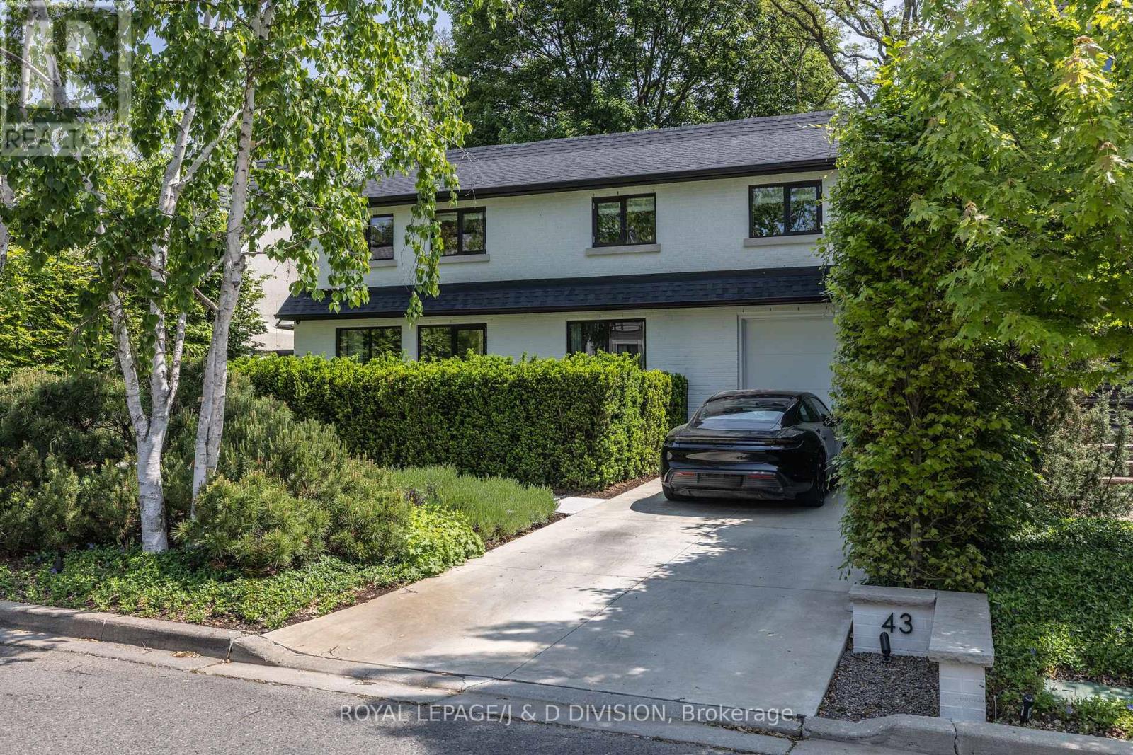 43 DOUGLAS CRESCENT
