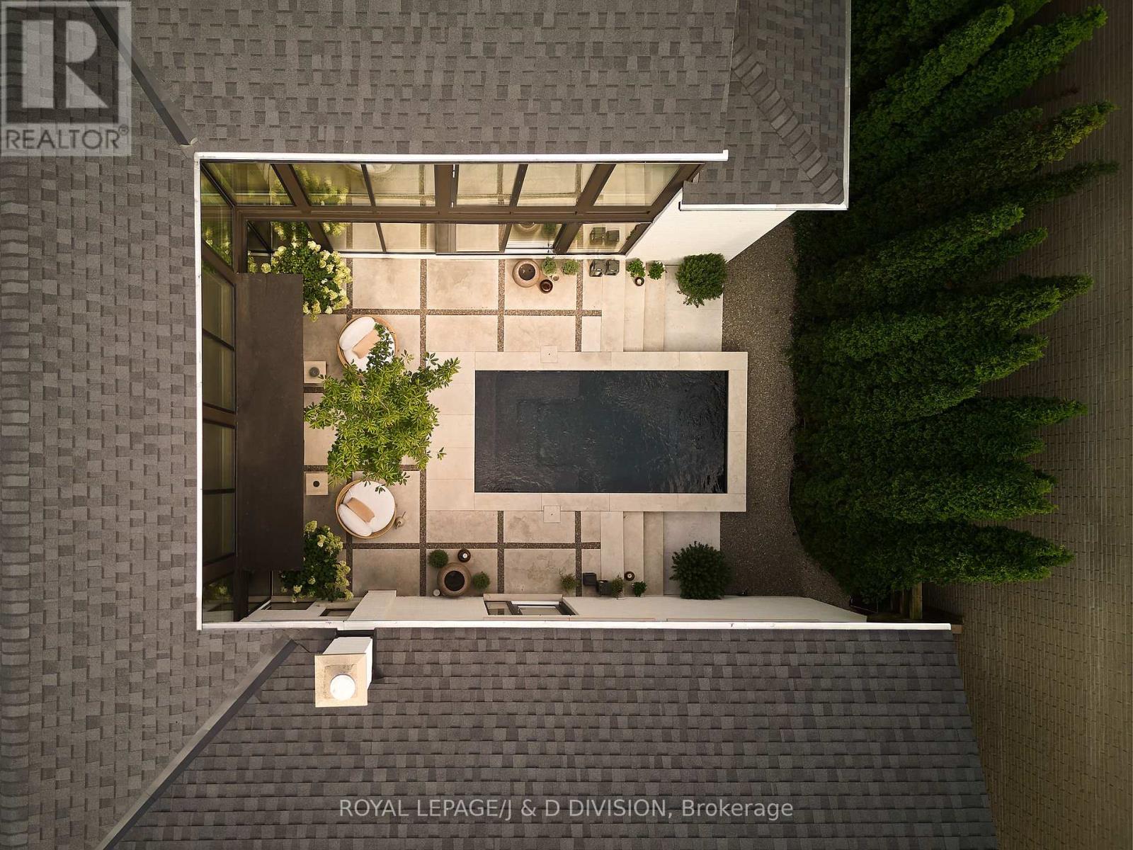 43 DOUGLAS CRESCENT