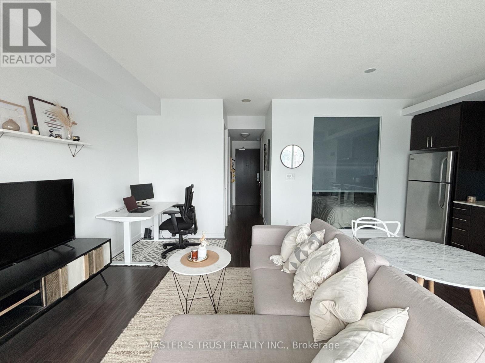 1025 - 165 LEGION ROAD N