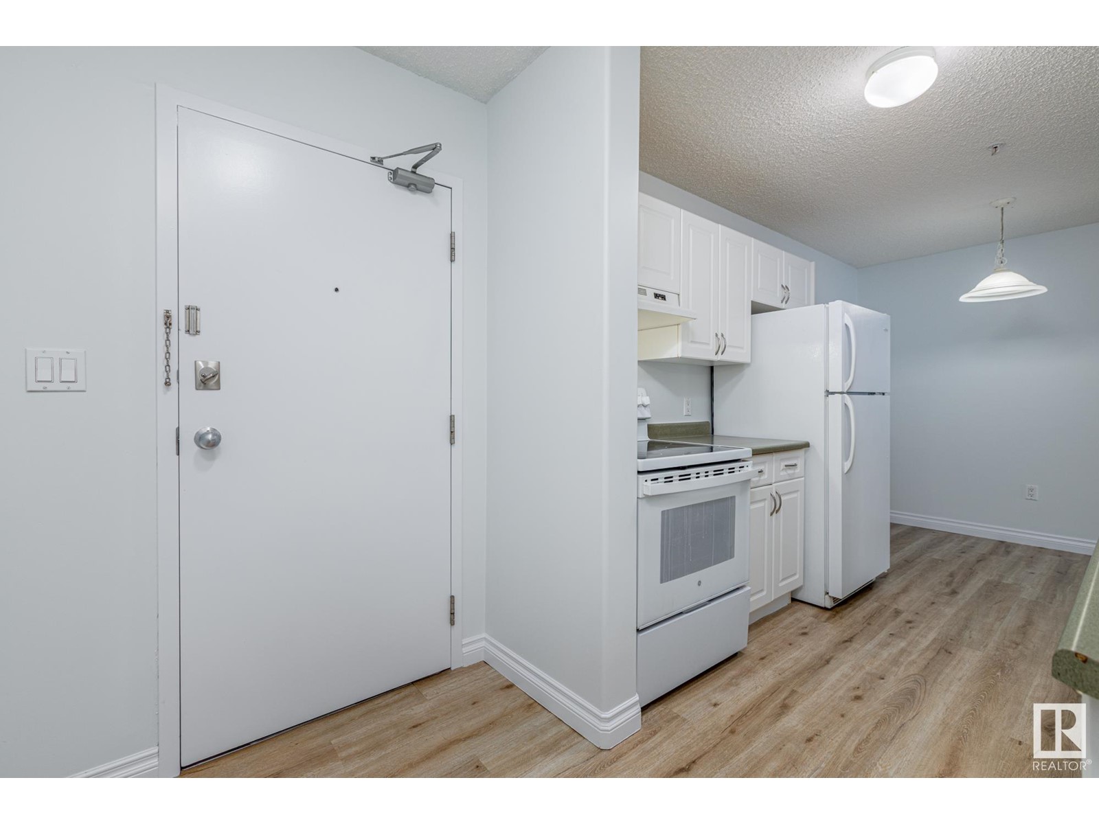 #303 11446 40 AV NW