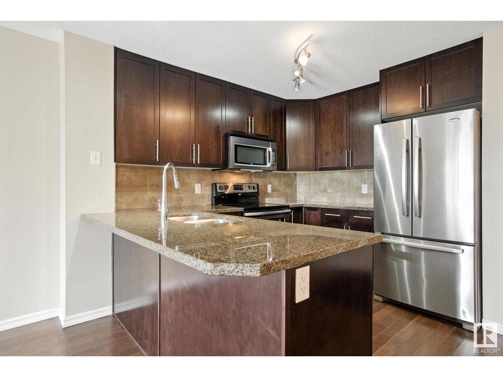 #311 2204 44 AV NW NW