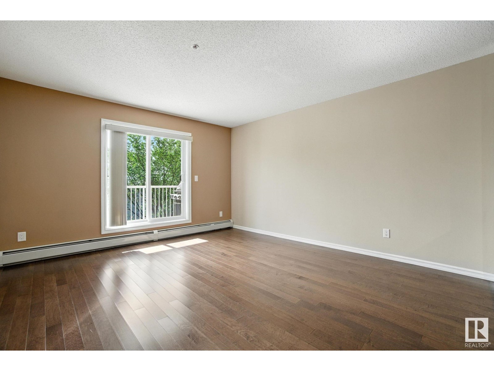 #311 2204 44 AV NW NW