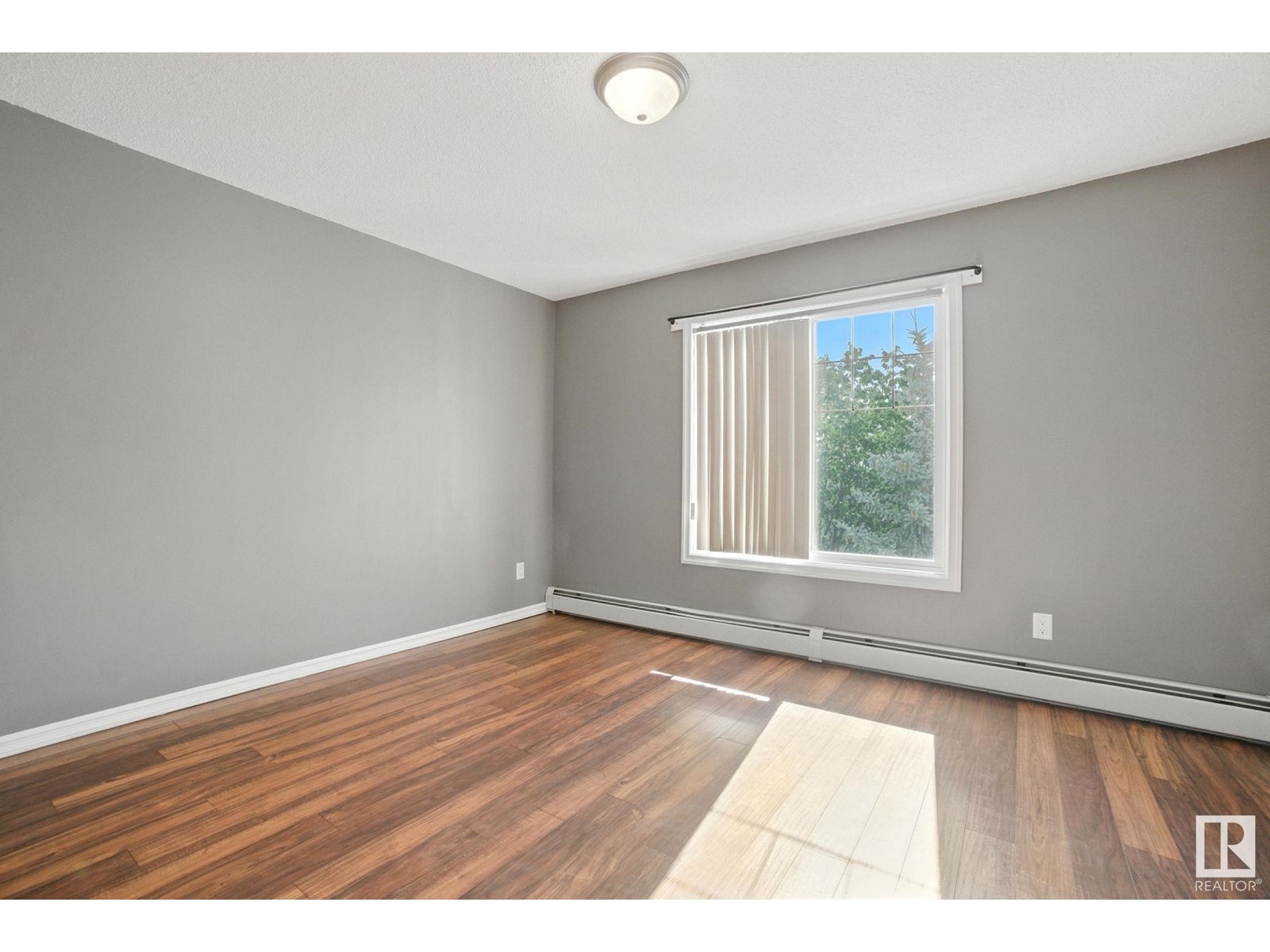 #311 2204 44 AV NW NW