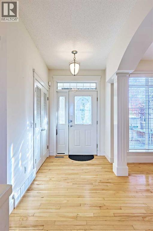 250 Strathridge Place SW