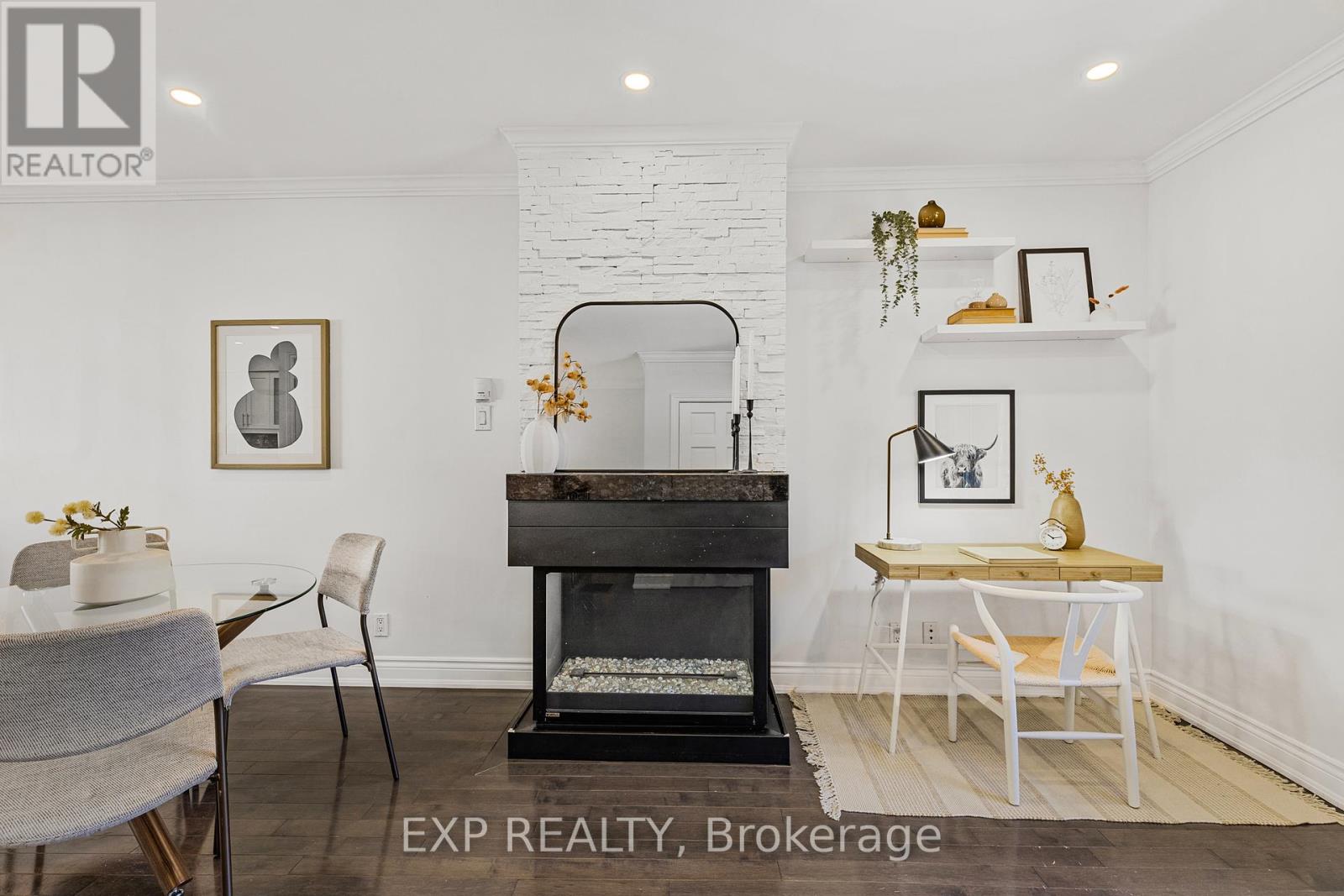 366 DUNDAS STREET E
