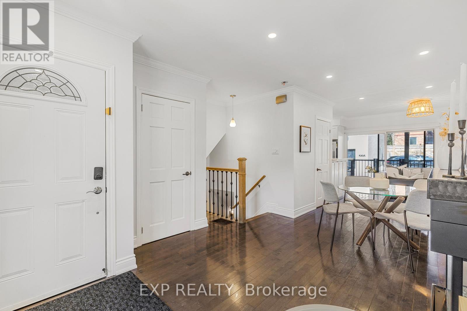366 DUNDAS STREET E