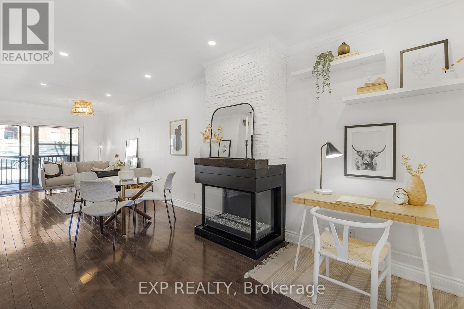 366 DUNDAS STREET E