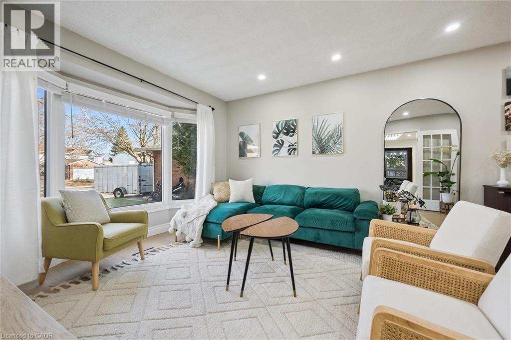 424 CLAIRBROOK Crescent