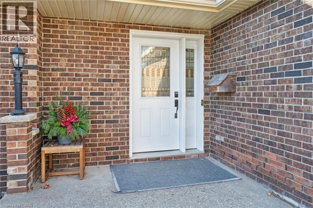 424 CLAIRBROOK Crescent