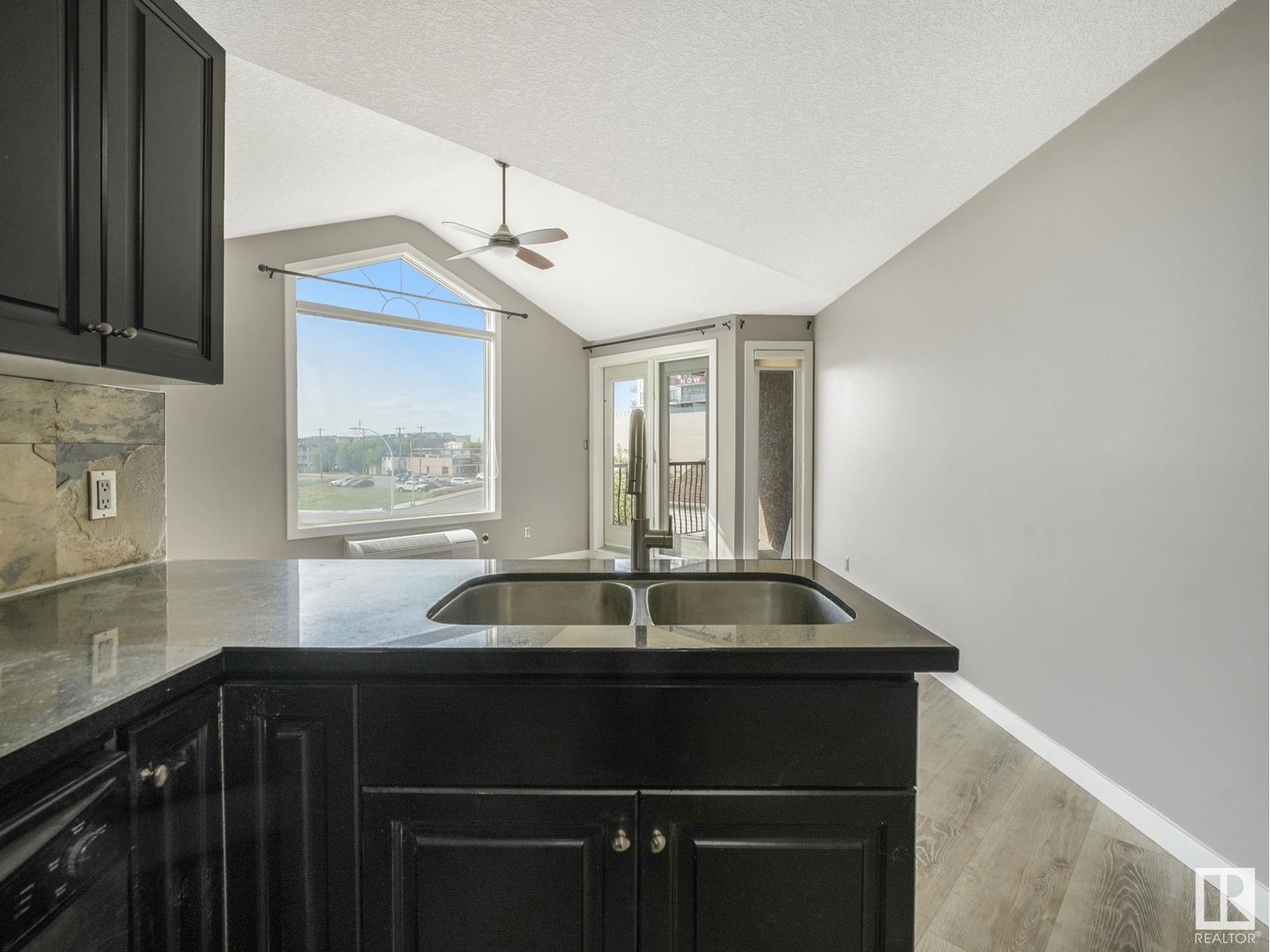 #303 9336 JASPER AV NW