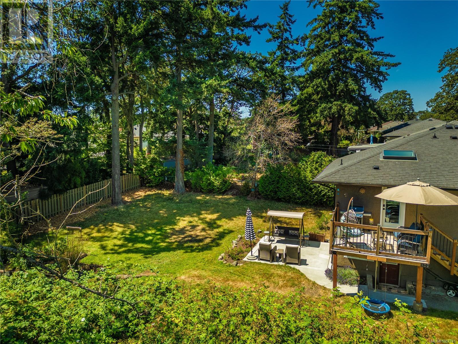 1299 Camrose Cres
