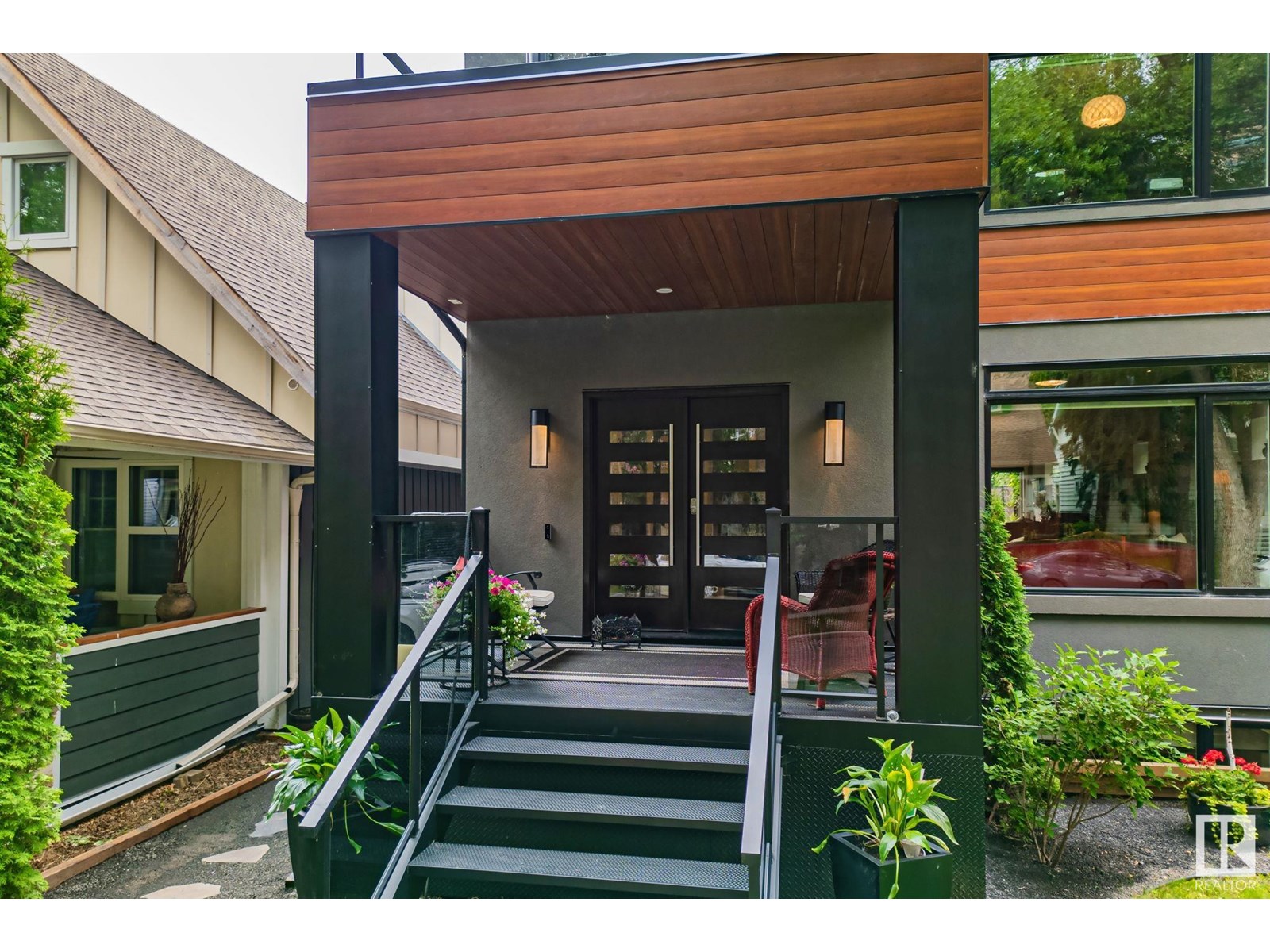 11121 81 AV NW
