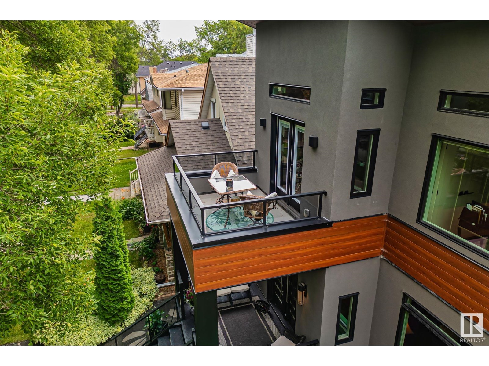 11121 81 AV NW