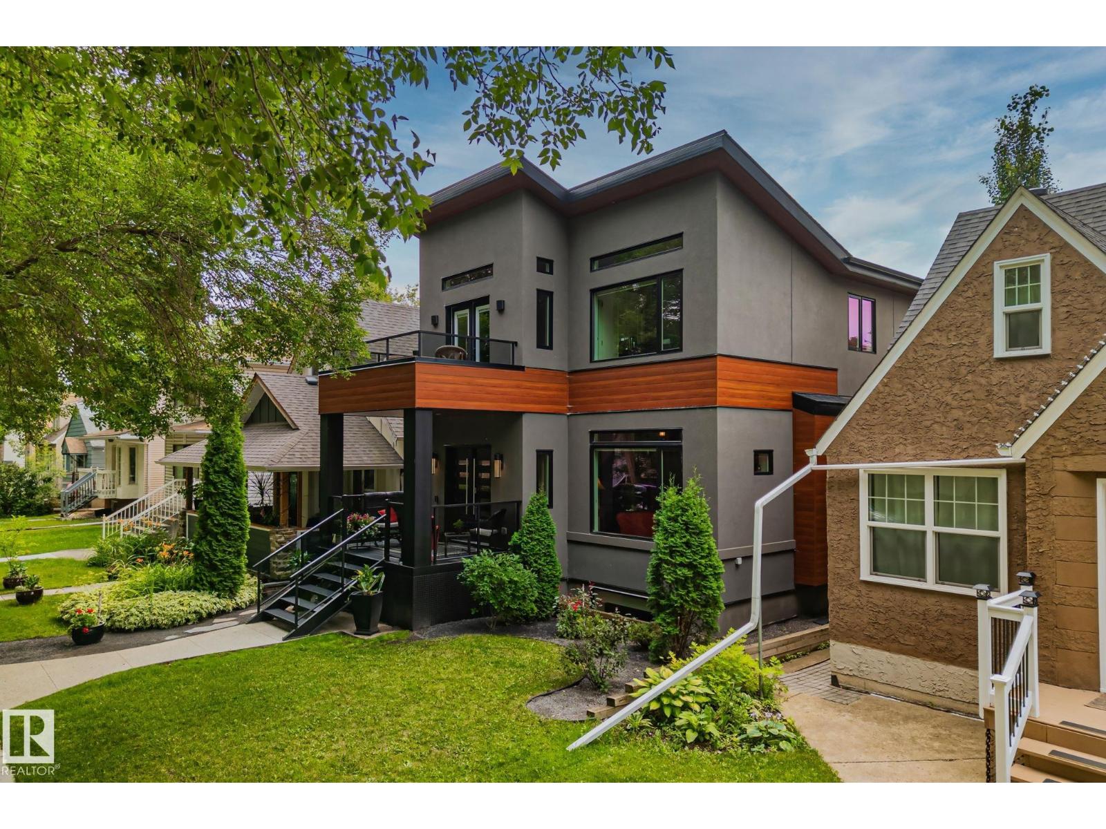11121 81 AV NW