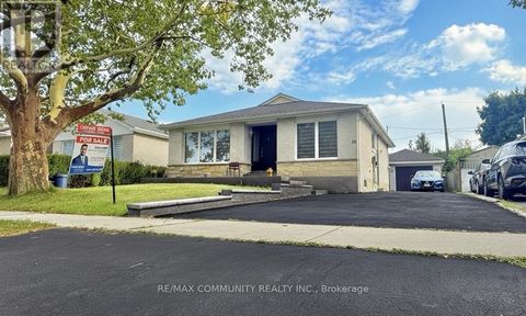 15 STRATHAVON DRIVE Toronto (Mount Olive-Silverstone-Jamestown) ON M9V2H4