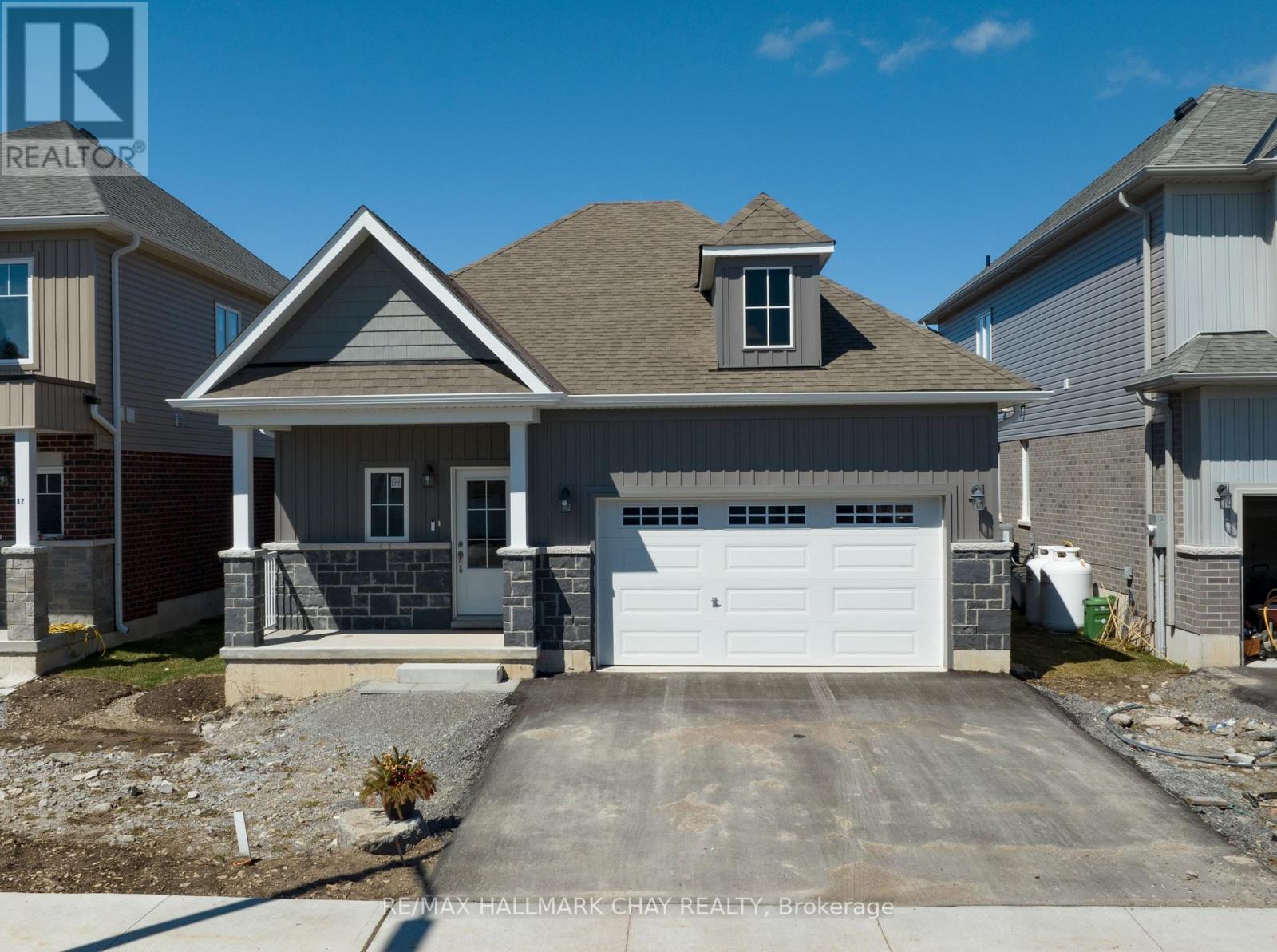 Photo 1 of 31 — 64 HILLCROFT WAY, Kawartha Lakes (Bobcaygeon), ON K0M1A0