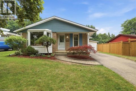 327 GRANGEWOOD Drive Waterloo ON N2K2E4