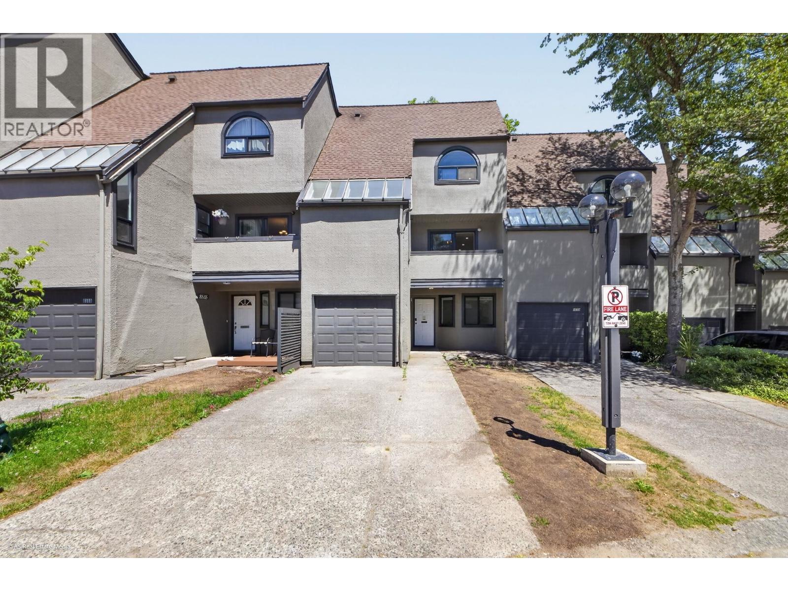 8557 WOODRIDGE PLACE
