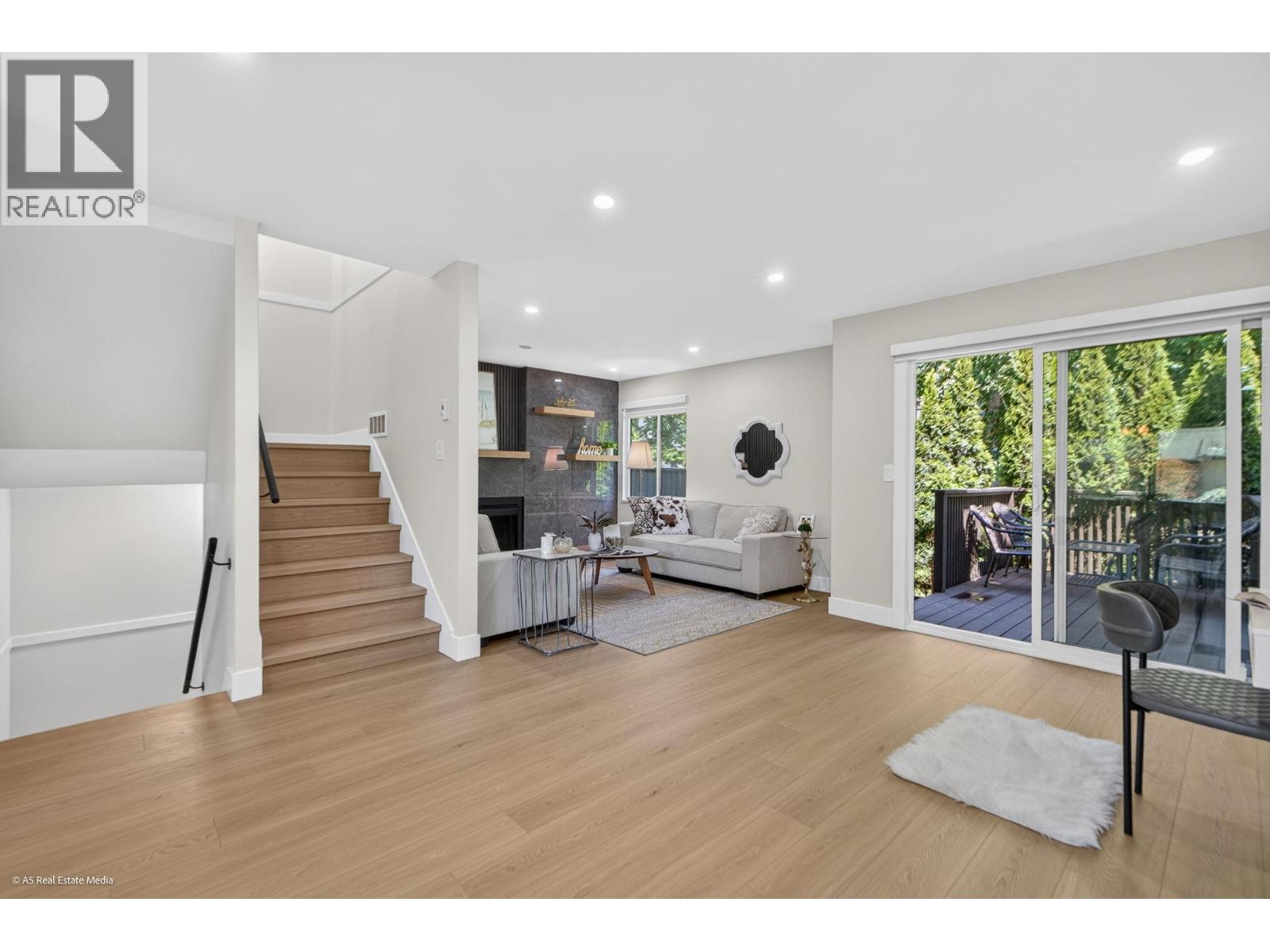 8557 WOODRIDGE PLACE